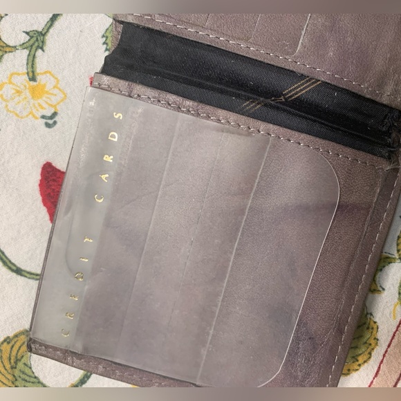 Amity Leather Billfold - Picture 5 of 6